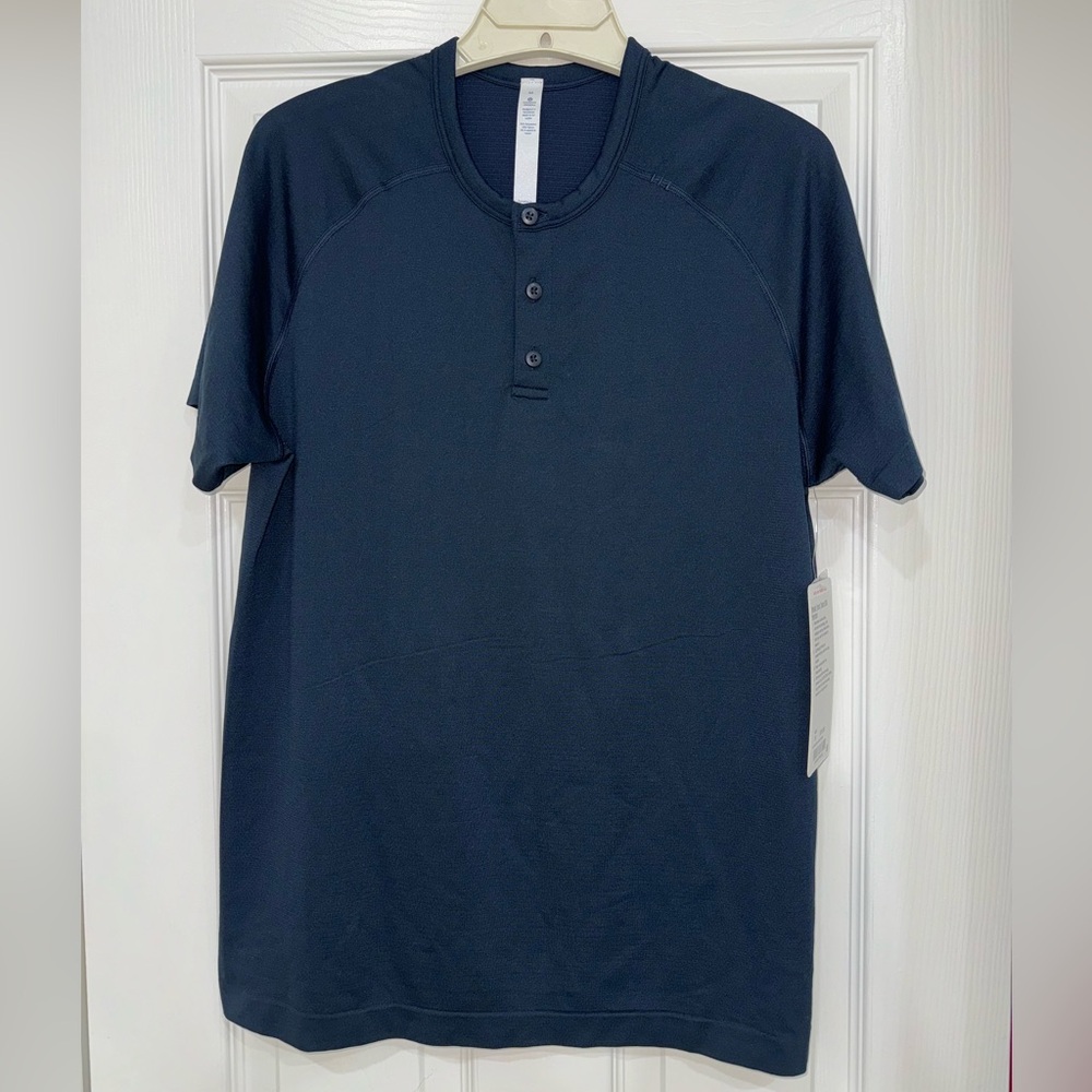 Lululemon Men’s Metal Vent Tech Short Sleeve Henley dark blue